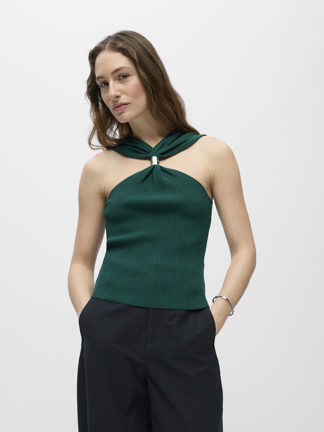 model_shot-front